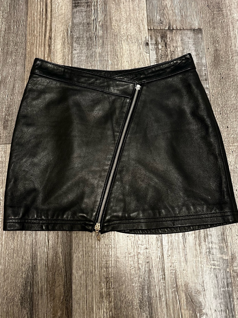 Wilsons Leather Maxima Y2K Black Genuine Leather Mini Skirt with Diagonal Zip